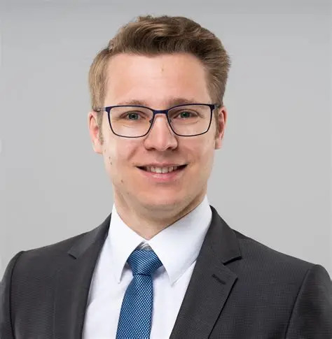 Prof. Dr. Maximilian Moll