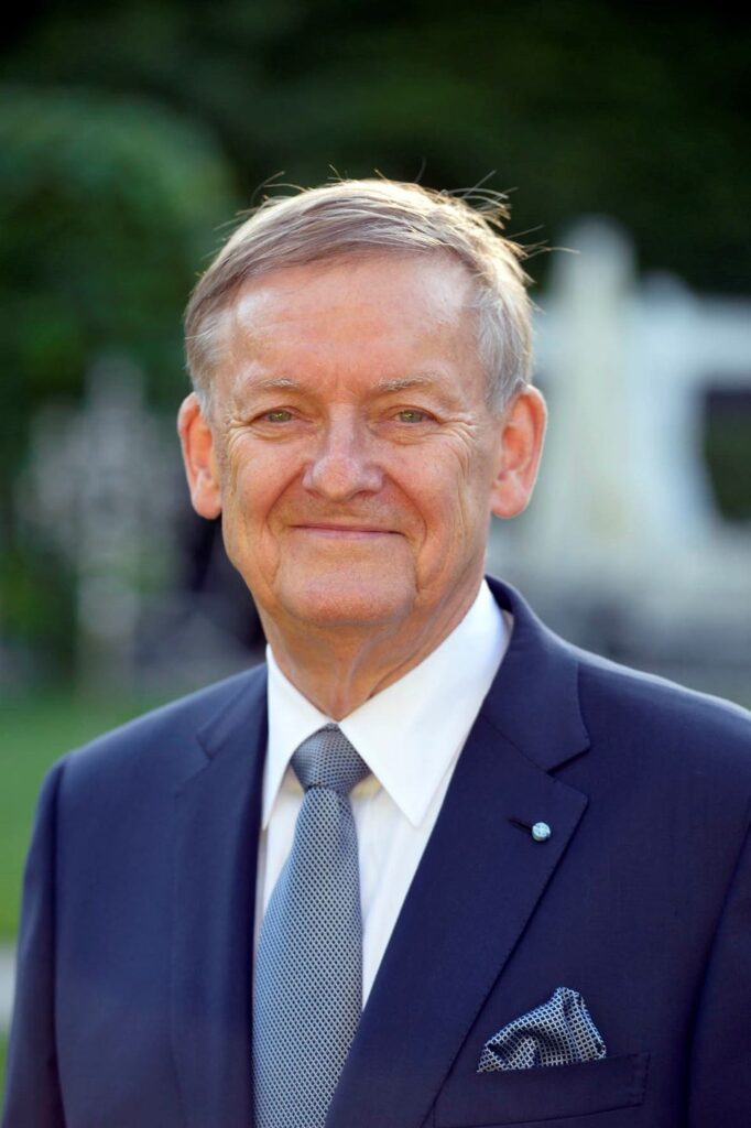 Prof. Dr. Robert Schmucker