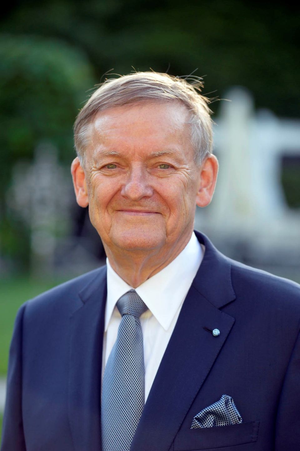 Prof. Dr. Robert Schmucker