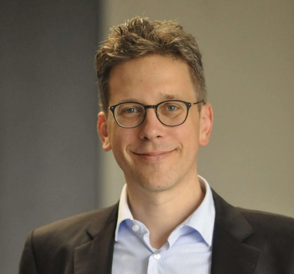 Dr. Stefan Einsiedel